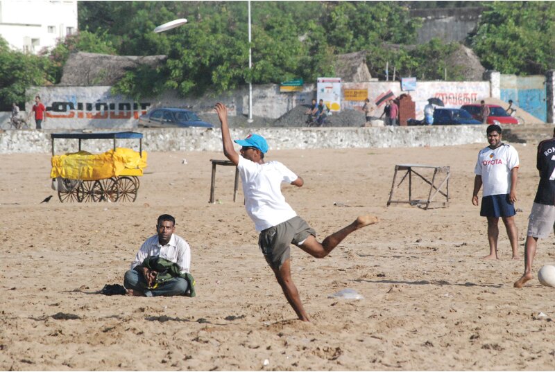 ultimate frisbee on the chennai beach